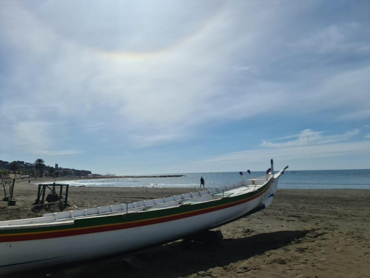 Apartamento Cerca De La Playa Apartment Малага Екстериор снимка